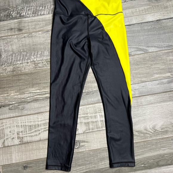 Zyia NeonYellow Metallic Legging’s 8-10 - Picture 5 of 10